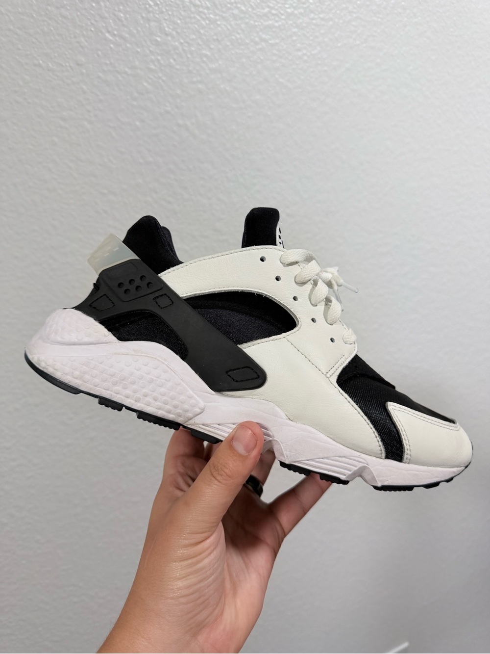 Nike huarache white and black